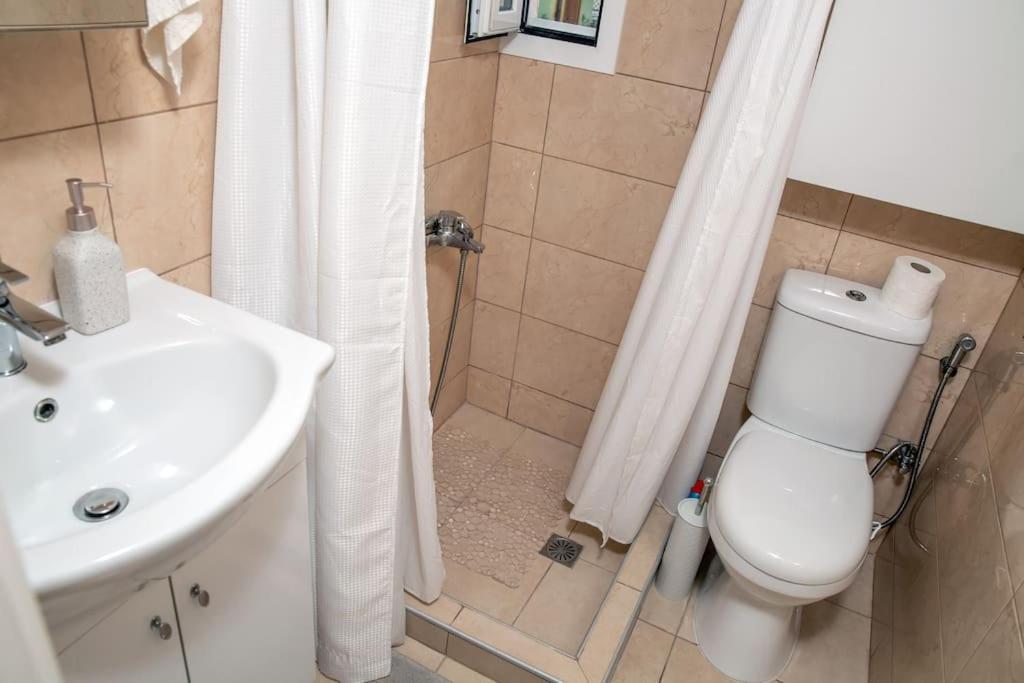 Seafront Central Apt In Lavrio Apartment Bagian luar foto