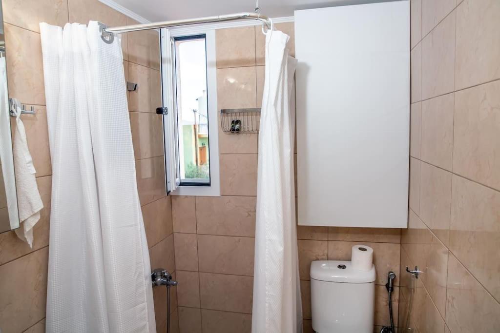 Seafront Central Apt In Lavrio Apartment Bagian luar foto