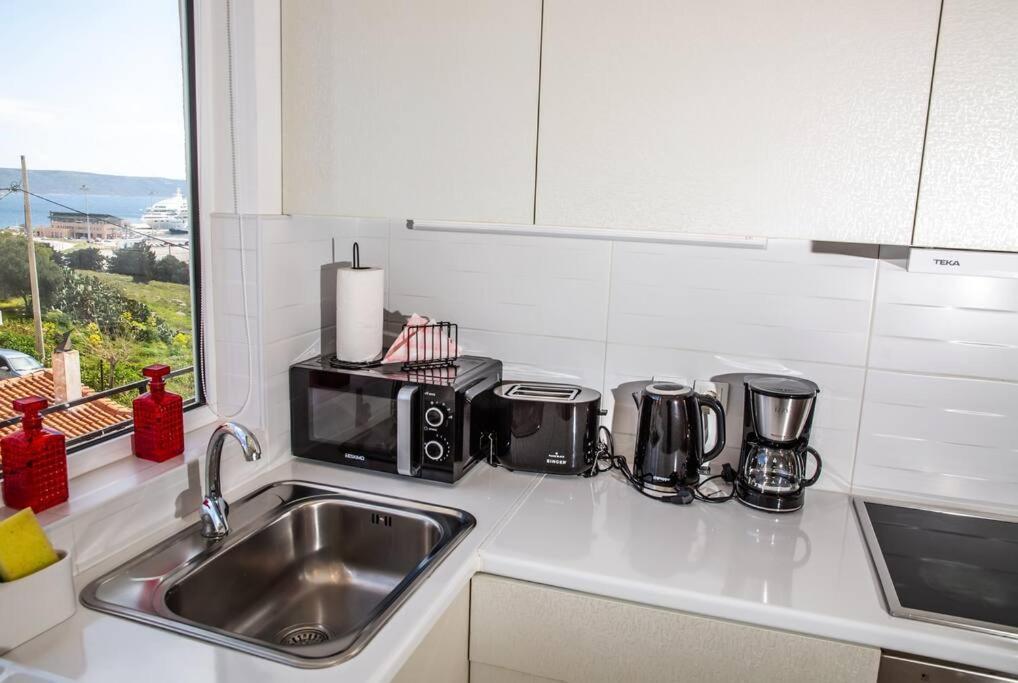 Seafront Central Apt In Lavrio Apartment Bagian luar foto