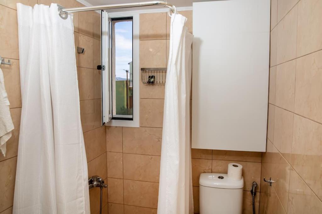 Seafront Central Apt In Lavrio Apartment Bagian luar foto