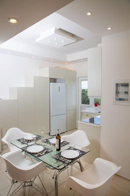 Seafront Central Apt In Lavrio Apartment Bagian luar foto