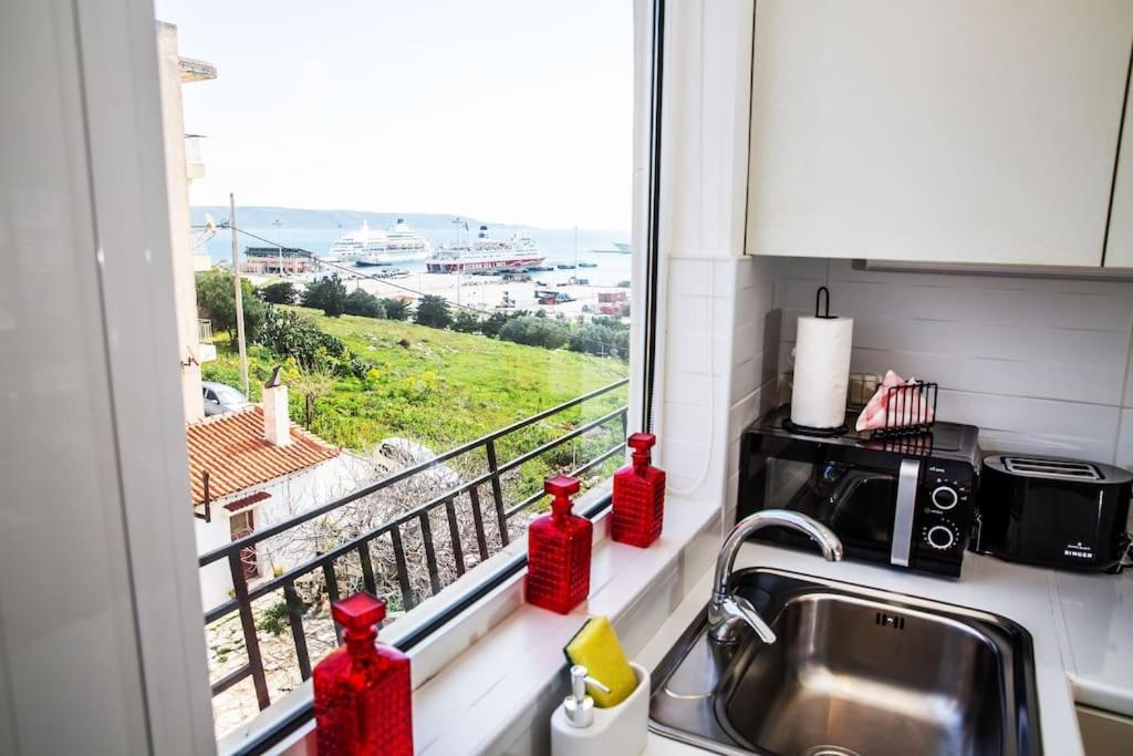 Seafront Central Apt In Lavrio Apartment Bagian luar foto