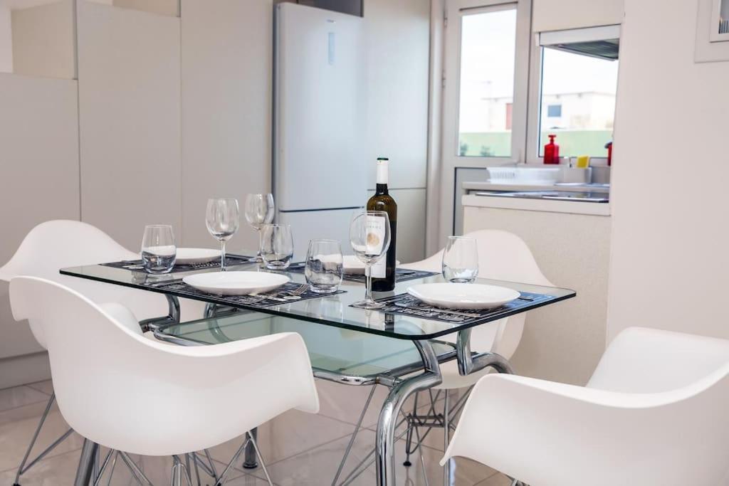Seafront Central Apt In Lavrio Apartment Bagian luar foto
