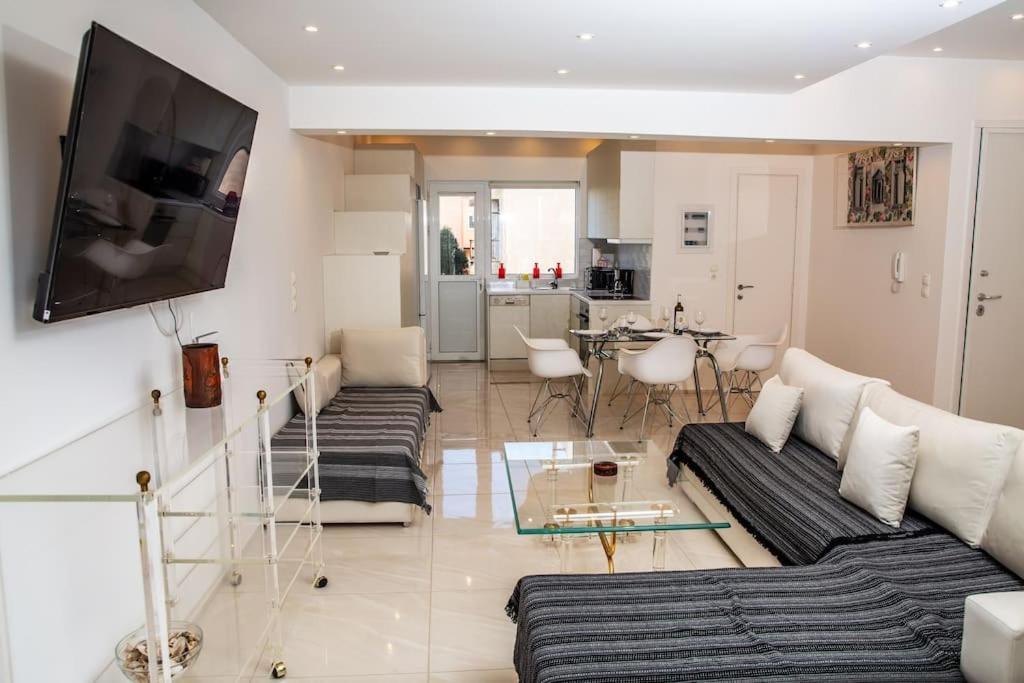 Seafront Central Apt In Lavrio Apartment Bagian luar foto