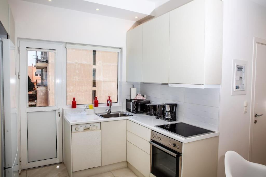 Seafront Central Apt In Lavrio Apartment Bagian luar foto
