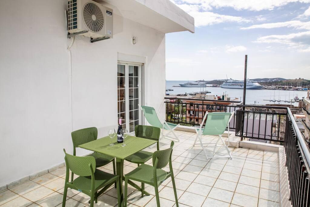 Seafront Central Apt In Lavrio Apartment Bagian luar foto