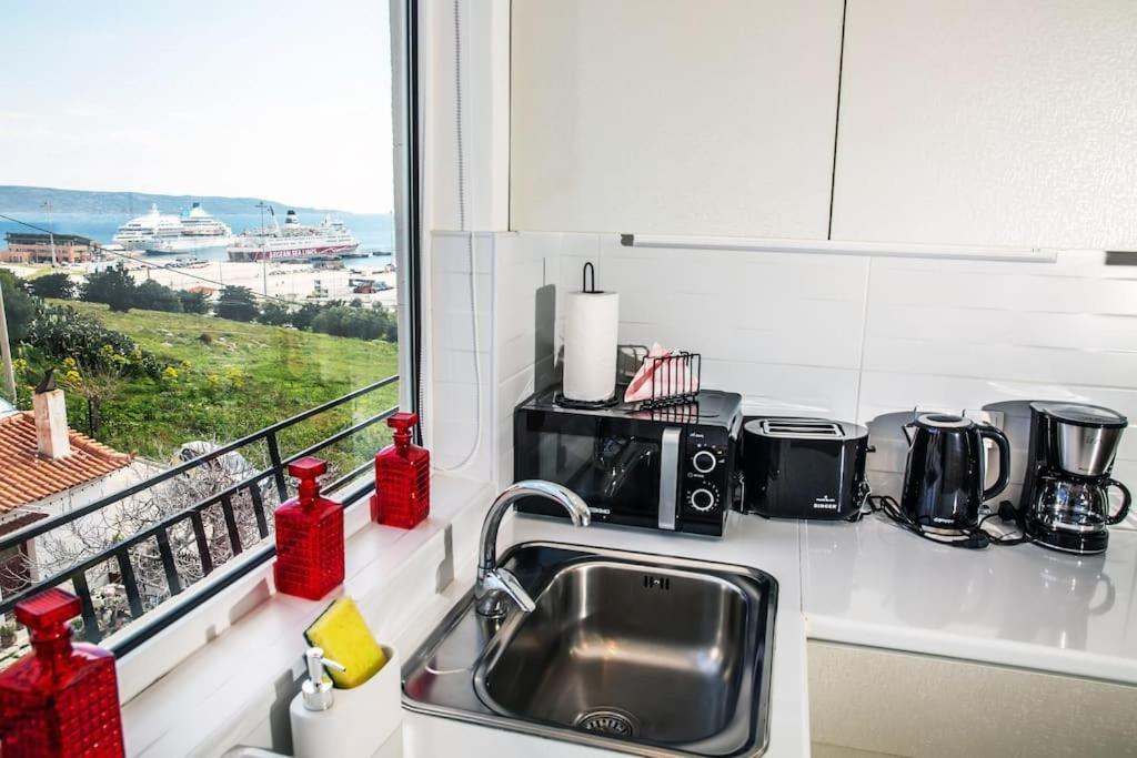 Seafront Central Apt In Lavrio Apartment Bagian luar foto