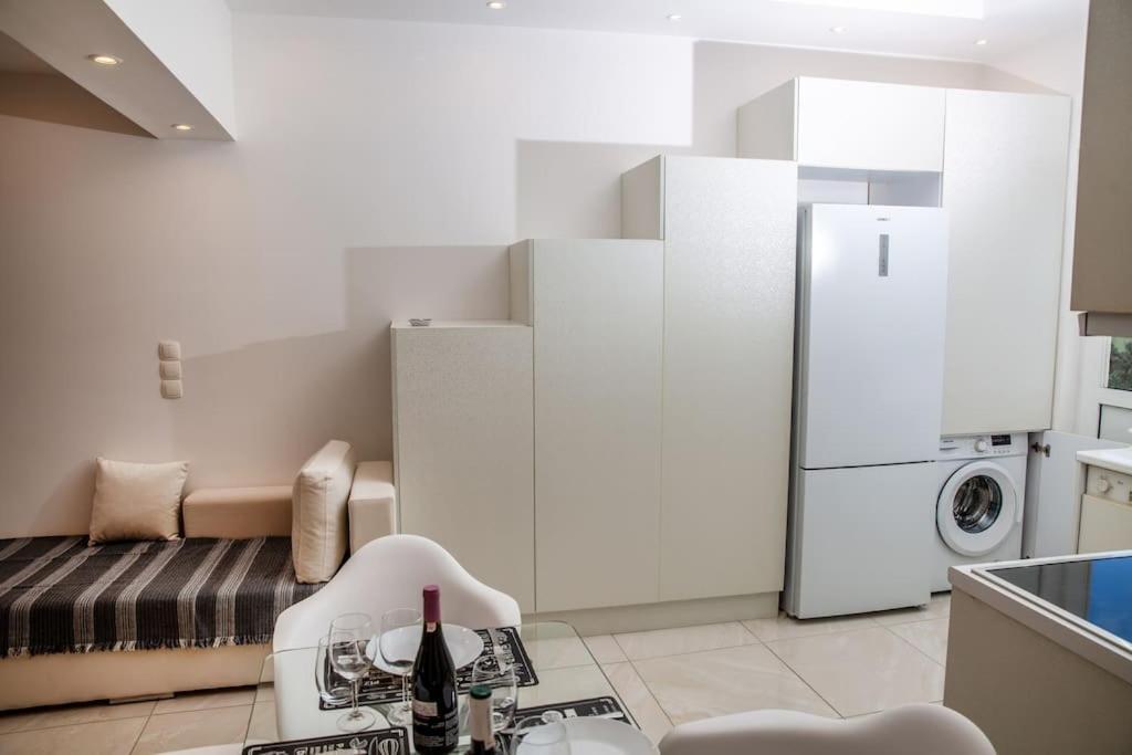Seafront Central Apt In Lavrio Apartment Bagian luar foto